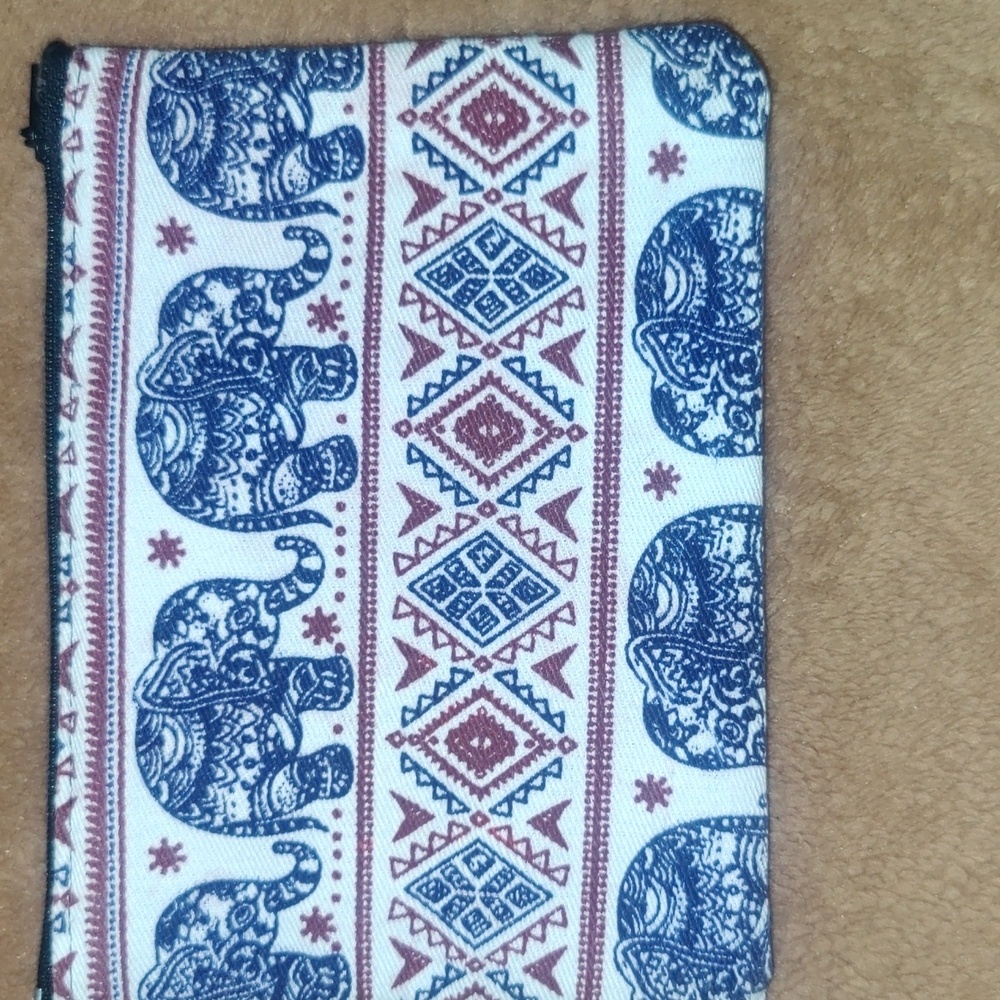 Elephant Patterned Pouch • Compact Zip Bag • Like New 6.5 In L x 4.5 In D